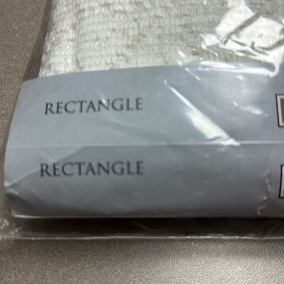 HomeTrends Select Elegance Tablecloth 100% Cotton Perma Press 70”X 108” vintage - Picture 2 of 7